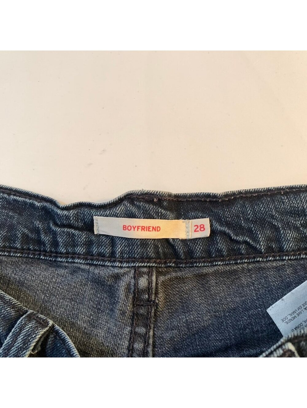 Levi's Boyfriend Jeans Size 28 Dark Wash Denim - Picture 3 of 8